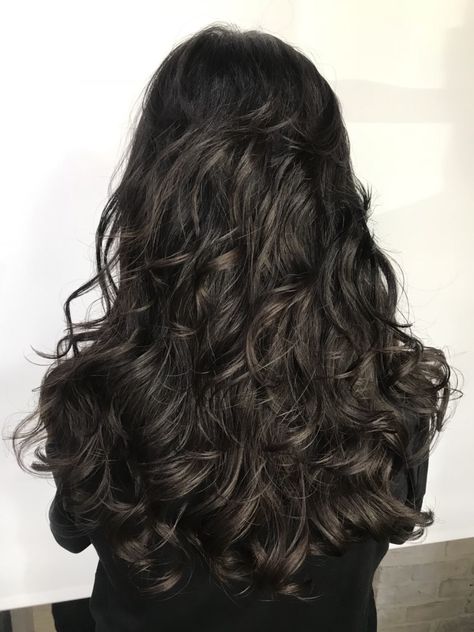 Dark Wavy Hair, Hairstyle Wavy, Loose Curls Hairstyles, Brown Wavy Hair, Hair Motivation, Beautiful Curly Hair, Hair Stylies, Cut My Hair, Dream Hair