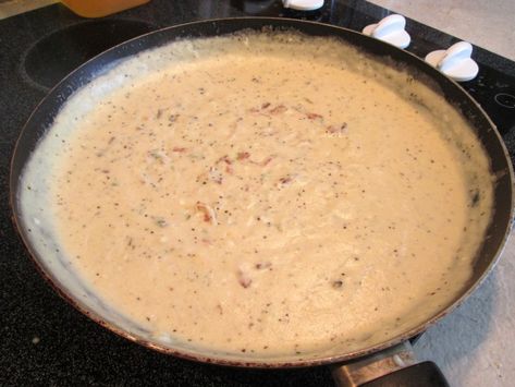 Recipes With Bacon Grease, Gravy With Bacon Grease, Gravy Sauce Recipe, Recipes With Bacon, Country Gravy Recipe, Breakfast Gravy, Sos Recipe, Egg Gravy, Easy Gravy Recipe