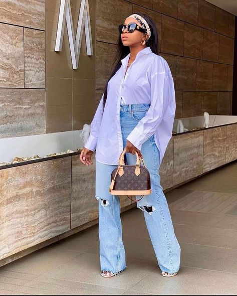 White Shirt And Jeans Outfit, Stylish Jeans Outfit, Oversized White Shirt, African Print Maxi Skirt, White Shirt Outfits, Blue Jean Outfits, Jeans Outfit Casual, Smart Outfit, Smart Casual Outfit