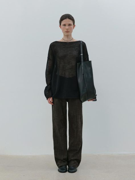 Composition : nylon 47 / wool 37 / kid mohair 16Country of Origin : Republic of Korea French Gothic Fashion, Masc Dresses, Normcore Women, City Style Outfits, Grey And Brown Outfit, Mohair Outfit, Closet Rebuild, Pants Outfits For Women, Minimalist Chic Fashion