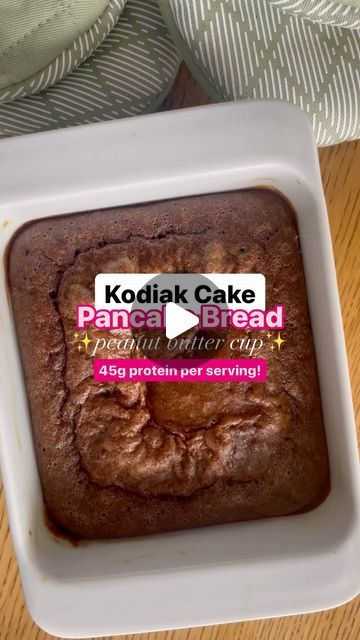 Metabolism Makeover® on Instagram: "PEANUT BUTTER CUP PANCAKE BREAD:  45g protein 24g fat 33g carbs 11g fiber 507 calories  (macros vary depending on the protein powder you use and calories do not include any toppings/add ins)  - 1/4 cup kodiak cake pancake mix - 1 egg - 1 scoop chocolate protein powder (I used @levelsprotein protein powder) - 1/2 cup unsweetened almond milk - 1 tsp baking powder - 1 tsp cinnamon - 1 tbsp chia seeds - 1 tbsp ground flax seeds - 1 tbsp peanut butter  Mix all ingredients together in a glass container that can be baked in. Add PB last if you want to swirl it in. Optional to add fruit/chocolate chips/nuts. Prepare as many servings as you wish for meal prep.  Bake at 350 F for 20-25 minutes.  Store in the fridge and when ready to eat heat up in the microwave - Kodiak Cake Meal Prep, Kodiak Protein Pancake Mix Recipes, Kodiak Cake Protein Muffins, Protein Muffins Kodiak Cakes, Pumpkin Protein Muffins Kodiak, Metabolism Makeover, Macro Breakfast, Kodiak Pancakes, Pancake Bread