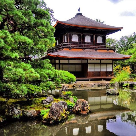 Reposting @comiviajeros: En pocos lugares se siente tanta paz como en Kyoto 🏯 • 📍Templo de Ginkakuji, Kyoto 🇯🇵🇯🇵 • #travel #magic #bloggers #japon #kyoto #temple #love #travelbloggers #japanese #trip #amazingjapan #traveltheworld #wanderlust #backpackers #traveling #travelphotography #instatraveling #instatravel #instago #travelingram #viajar #igtravel #travelgram #traveladdict #comiviajeros🌍 Ginkakuji, Kyoto Temple, Kyoto Travel, Insta Travel, Kyoto, Travel Blogger, Travel Photography, Temple, Japan