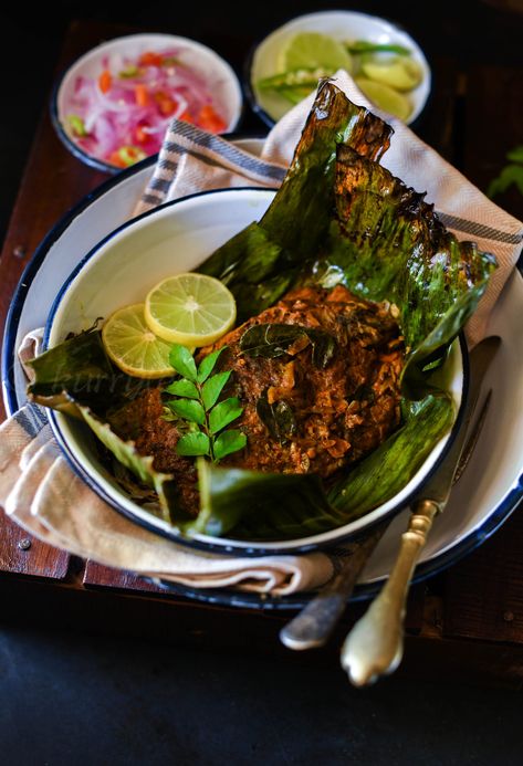 Kerala Fish Curry, Persian Rice, Fish Wrap, Kerala Food, Coconut Milk Curry, Fish Curry, Baking Tray, Sliced Tomato, Fried Fish