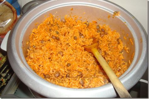 Arroz Con Gandules Rice Cooker, Gandule Rice, Puerto Rican Cuisine, Puerto Rico Food, Rice Cooker Recipes, Rican Food, Rice Cookers, Spanish Dishes, Puerto Rican Recipes