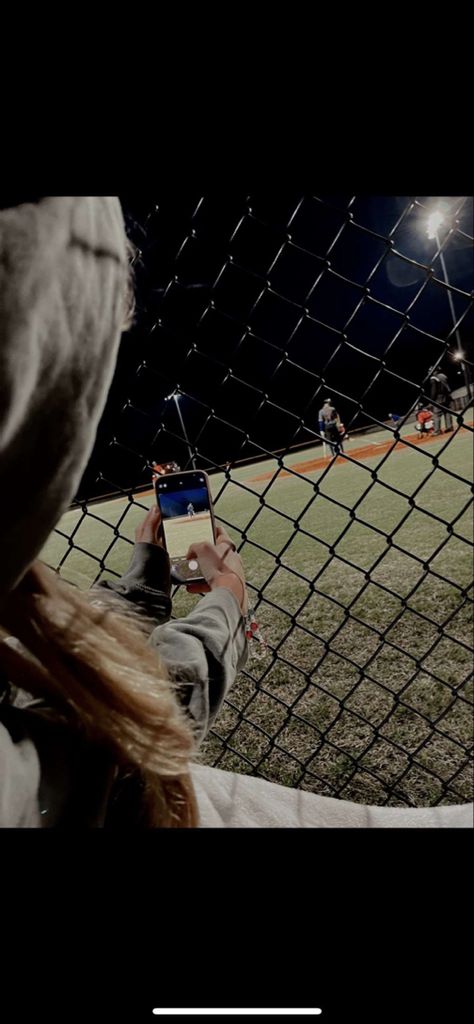 Baseball Soccer Couple, Cute Aesthetic Couple Pics Baseball, Baseball Gf Aesthetic, Baseball Gf Pictures, Baseball Couples Pictures, Baseball Boyfriend Pictures, Baseball Bf Aesthetic, Baseball Romance Aesthetic, Cute Couple Pics Baseball