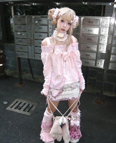 Pink Kawaii Outfits, Harajuku Outfit, Gyaru Aesthetic, Harajuku Decora, Kawaii Outfit Ideas, Hime Gyaru, Pink Clothes, Kitty Clothes, Style Kawaii