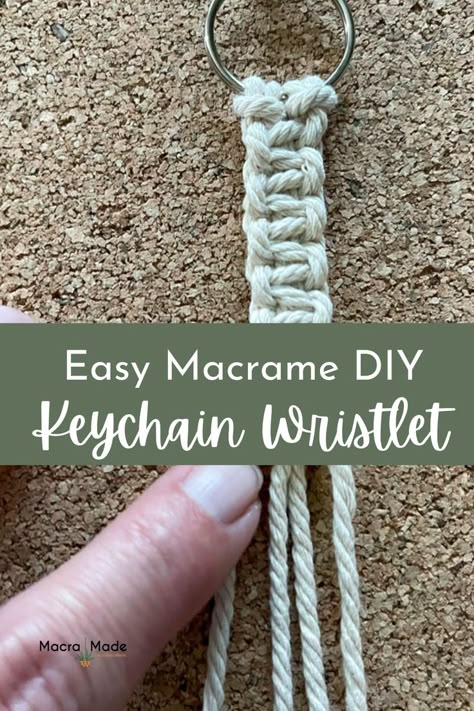 Keychain Diy Easy, Macrame Keychain Wristlet, Diy Macrame Keychain, Easy Diy Macrame, Diy Crafts Keychain, Wristlet Patterns, Knot Keychain, Art Macramé, Macrame Plant Hanger Patterns