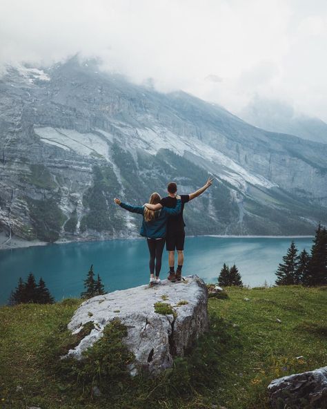 Mountain Vision Board, Hiking Mountain Aesthetic, Mountain Hiking Aesthetic Couple, Couple In Switzerland, Switzerland Travel Aesthetic, Couple Traveling Aesthetic, Adventure Couple Aesthetic, Hiking Couple Aesthetic, Couple Switzerland