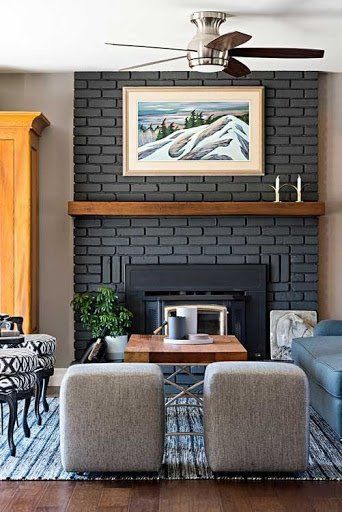 Wood Mantle Fireplace, Design Camino, Grey Fireplace, Painted Brick Fireplace, Painted Brick Fireplaces, Farmhouse Style Living Room, Brick Fireplace Makeover, Paint Fireplace, Black Fireplace