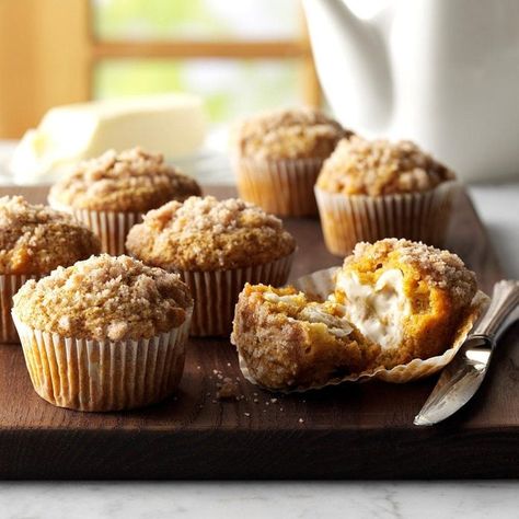 Pumpkin-Apple Muffins with Streusel Topping Pumpkin Apple Muffins, Maple Muffins, Crumb Cake Muffins, Applesauce Muffins, Muffin Streusel, Bran Muffins, Apple Muffins, Pumpkin Apple, Streusel Topping