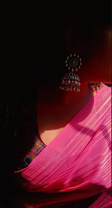 Vishu Story Ideas, Saree Asethic Pic, Saree Pics Poses Selfie, Bangladesh Girl, Saree Dp, Easy Photography Ideas, Hide Face, Shadow Video, Desi Fashion Casual