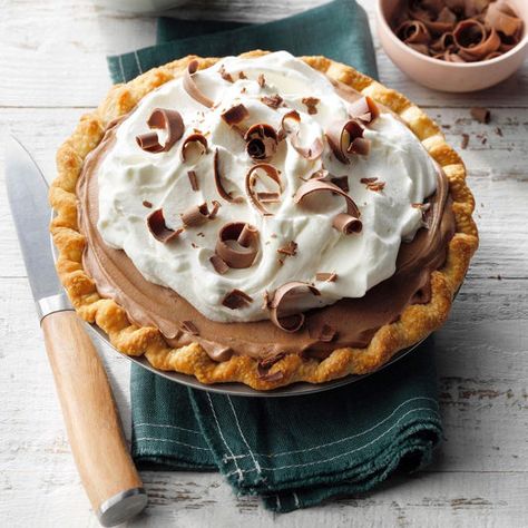 I first made French silk pie when I was in high school. Years later, I tinkered with the recipe until I was happy with it. Now it’s one of my husband's favorites. —Lisa Francis, Elba, Alabama The post French Silk Pie appeared first on Taste of Home. Chocolate Pudding Pie Recipe, Silk Pie Recipe, Chocolate Silk Pie, Mississippi Mud Pie, Chocolate Pie With Pudding, French Silk Pie, Silk Pie, Pudding Pie, Bigger Bolder Baking