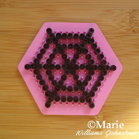 Spiders web spiderweb spider craft kids perler hama beads pattern Halloween Perler Bead Spider, Bead Spider Web, Make A Spider Web, Hama Beads Halloween, Spooky Cupcakes, Halloween Perler, Bead Spider, Fused Beads, Bead Knitting