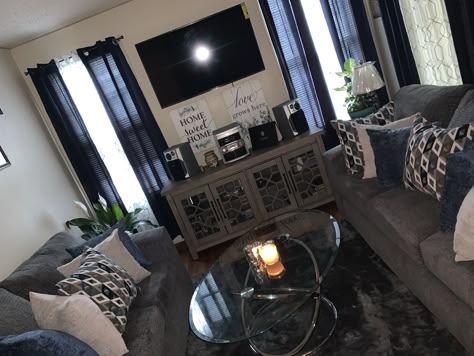 Black Blue And Grey Living Room, Navy Blue Apartment Living Room, Gray And Navy Blue Living Room, Navy Blue And Gray Living Room Decor, Navy Living Room Ideas, Navy Blue Living Room Decor, Navy Blue And Grey Living Room, Navy Blue Home Decor, Navy Living Rooms