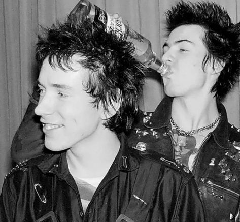 John Lydon, Sid And Nancy, 70s Punk, British Punk, Johnny Rotten, Hyper Fixation, Sid Vicious, Punk Scene, Punk Rock Bands