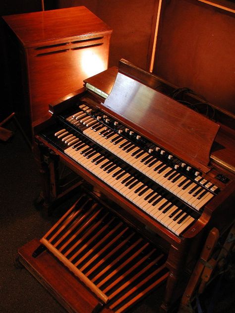 Hammond Organ B3, Hammond B3 Organ, California Style Decor, Leslie Speaker, Organ Piano, Electric Keyboard, Producer Studio, Hammond Organ, Organ Music