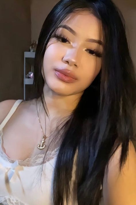 Latino Baddie, Baddie Asian, Pretty Girls Face, Copy N Paste Latina, Asian Latina, Feminine Aesthetic Outfits, Asian Baddies, Hair Pic, Latina Baddie