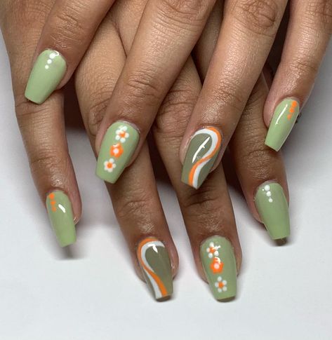 Simple 70s Nails, Green And Orange Fall Nails, Green And Orange Nail Designs, Orange And Green Nail Designs, Green Orange Nails, Orange Green Nails, Green And Orange Nails, Orange And Green Nails, Nails 23