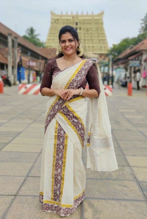 Setmundu Design, Setum Mundum Kerala, Set Mundu Blouse Design, Traditional Set Saree, Kerala Saree Designs, Settu Mundu, Set Mundu Kerala, Temple Saree, Indian Party Wear Gowns