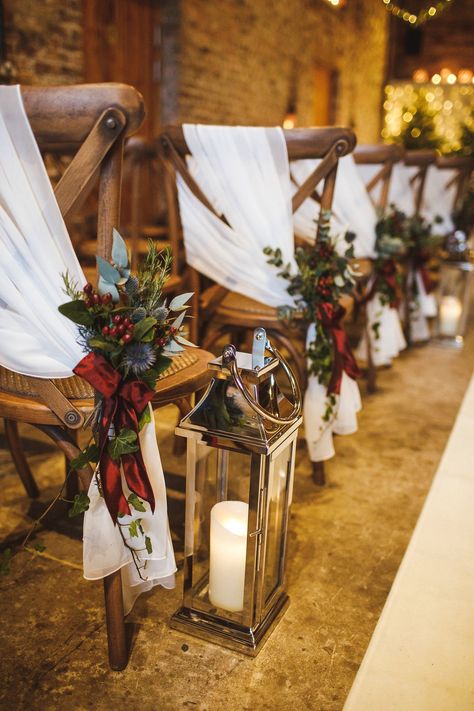 Christmas Aisle Wedding, Wedding Aisle Decorations Christmas, Winter Wedding Lighting, December Wedding Ceremony Decor, Christmas Aisle Decorations, Red And Gold Winter Wedding, Christmas Wedding Chair Decorations, Christmas Wedding Isles Decoration, Christmas Wedding Alter