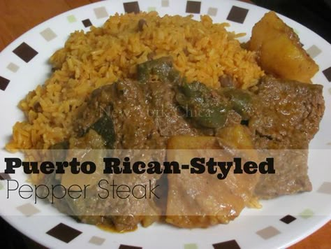 Easy Recipe: Puerto Rican-Styled Pepper Steak | New York Chica Sofrito Recipe, Pepper Steak Recipe, Puerto Rican Dishes, Cube Steak Recipes, Beef Steak Recipes, Boricua Recipes, Cube Steak, Spanish Dishes, Pepper Steak