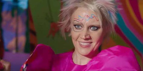 Weird Barbie, Scary Shows, Colorful Movie, Barbi Benton, Weird Look, Summer Movie, Barbie Costume, Kate Mckinnon, Hair Chalk