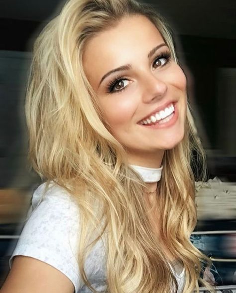 Danielle Johnson, Angel Face, Beautiful Smile, Summer Outfits Women, Online Dating, Fashion Lover, Daily Dose, Amazing Women, Girl Fashion