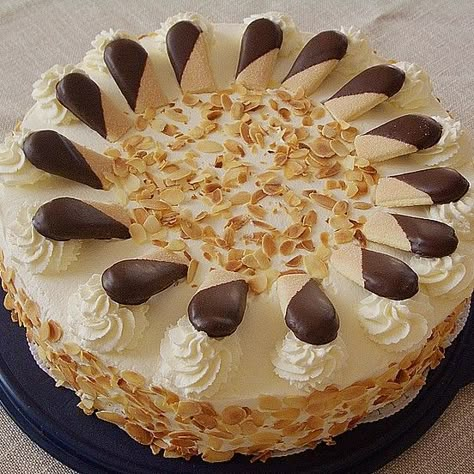 Malakofftorte von Torte80 | Chefkoch Esterhazy Torte, Super Torte, Easy Dessert Recipes Quick, Dessert Recipes For Kids, Best Cookies Ever, New Cake, Chocolate Dessert Recipes, Fancy Desserts, Perfect Cookie