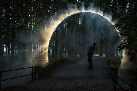 Australian artist James Tapscott was commissioned by the Japan Alps Art Festival to great a site-specific art piece, which he named "ARC ZERO - NIMBUS". Japanese Forest, Sculpture Installation, Light Installation, Land Art, Landscape Lighting, Art Festival, Public Art, Exhibition Design, Light Art