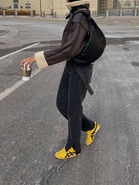 Cool Sneakers Outfit, Tiger Shoes Outfit, Yellow Onitsuka Tiger Outfit, Womens Sneakers Outfit, Yellow Sneakers Outfit, Onitsuka Tiger Yellow, Sneakers Outfit Fall, Onitsuka Tiger Women Outfit, Onitsuka Tiger Outfit