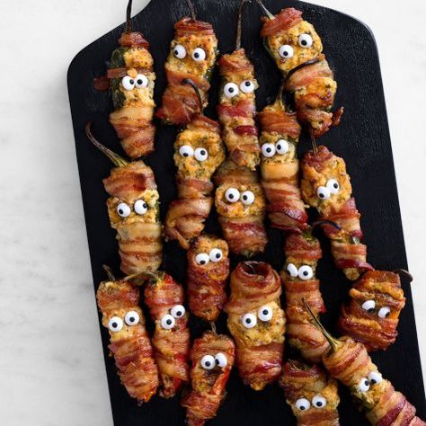 Halloween Food With Eyes, Halloween Grilling Ideas, Halloween Party Sandwiches, Halloween Canapes, Salami Eyeballs, Halloween Party Snacks For Kids, Party Snacks For Kids, Spooky Appetizers, Halloween Hosting