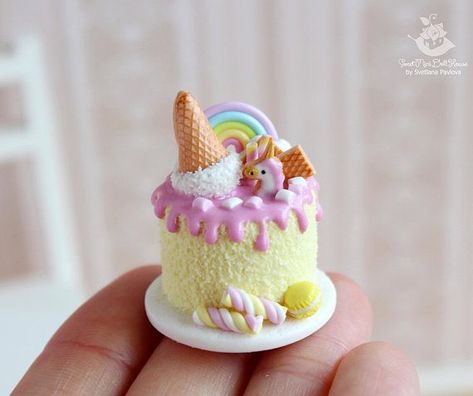 House For Dolls, Polymer Clay Cupcake, Polymer Clay Cake, Miniature Items, Diy Miniatures, Miniature Foods, Handmade Dollhouse, Barbie Food, Cake House