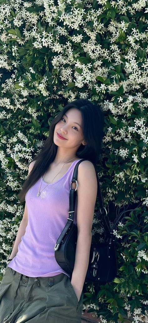 #YEJI Wallpaper  #ITZY #YEJIWALLPAPERS Hwang Yeji Wallpaper, Yeji Outfit, Itzy Yeji Wallpaper, Yeji Wallpaper, Easy And Beautiful Hairstyles, Itzy Wallpaper, Hairstyles For Girls, Hwang Yeji, Itzy Yeji