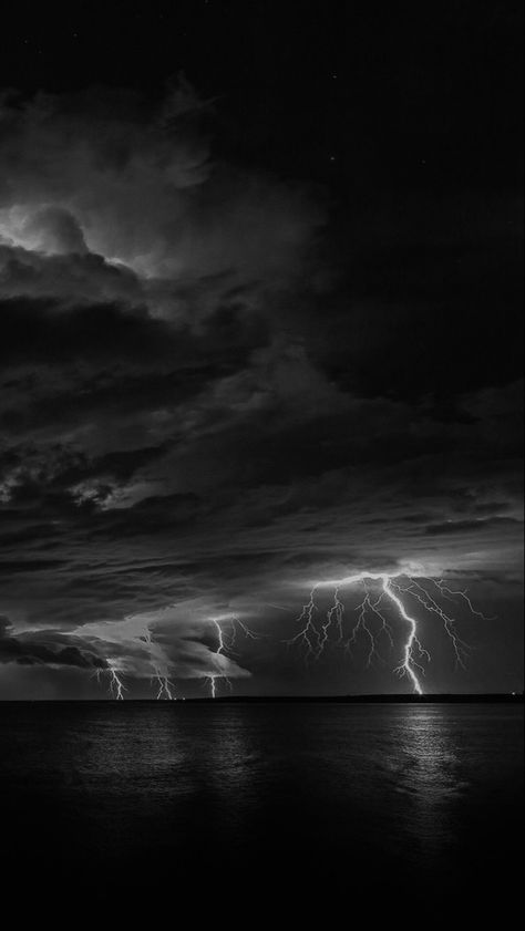 Storm Wallpaper Aesthetic, Black Lightning Wallpaper, Dark Thunderstorm, Wallpaper Backgrounds Dark Beautiful, Thunderstorm Aesthetic, Thunder Aesthetic, Storm Aesthetic, Scary Ocean, Storm Wallpaper