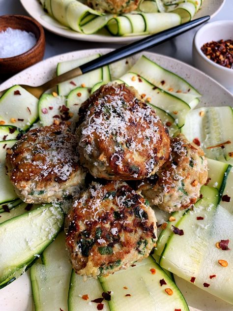 The Best Homemade Chicken Meatballs - rachLmansfield Rachel Mansfield, Chicken Meatballs Healthy, Chicken Skewer Recipe, Flours Banana Bread, Chicken With Italian Seasoning, Peanut Chicken, Skewer Recipes, Popcorn Chicken, Oven Chicken