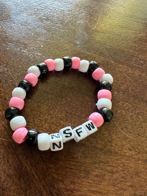 Funny Bracelets, Rave Bracelets, Pulseras Kandi, Kandi Beads, Kandi Inspo, Festival Bracelets, Diy Kandi Bracelets, Pony Bead Bracelets, Diy Kandi