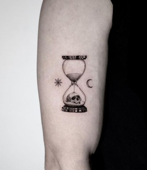 Men Hourglass Tattoo, Sand Clock Tattoo Minimalist, Small Hourglass Tattoo, Minimal Hourglass Tattoo, Simple Hourglass Tattoo, Hourglass Simple Tattoo, Hourglass Tattoo Men, Skull Sand Timer Tattoo, Black And White Hourglass Tattoo