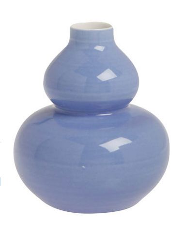 vase Pale Periwinkle, Light Periwinkle Paint, Deep Periwinkle Color, Common Periwinkle, Periwinkle Shell, Summer Interior, Art Deco Bedroom, Purple Iris, Periwinkle Blue