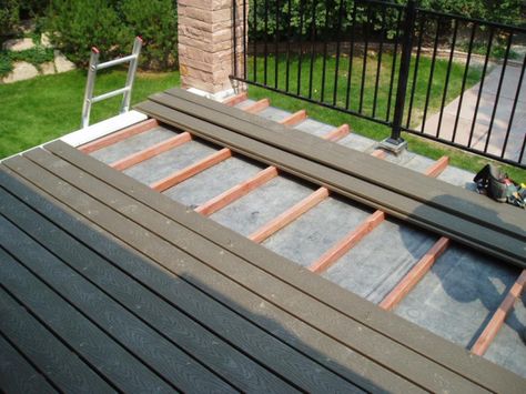 Before we look at how to build a deck on a flat roof, here’s an example of what not to do – As debris settled into the cracks of the gravel roof it became a muddy sponge, and the sleepe… Roof Balcony, Deck Building Plans, Build A Deck, Flat Roof Extension, Rooftop Patio Design, Garage Roof, Rooftop Design, Roof Extension, Deck Construction