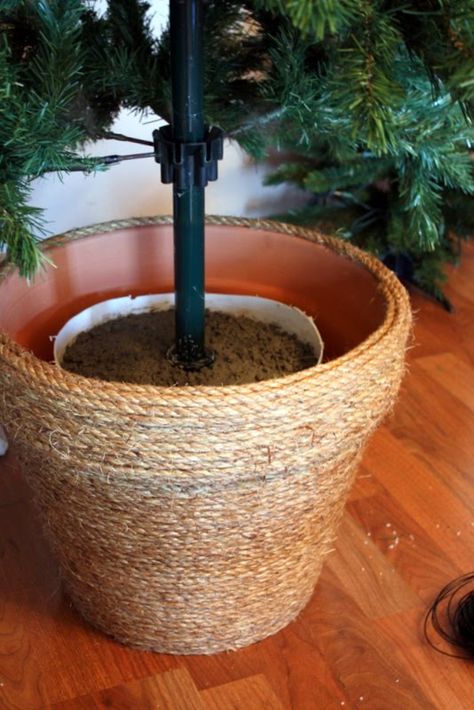 Christmas tree planter. Christmas Diy Tree Decor, Christmas Tree Planter, Christmas Tree Stand Diy, Christmas Tree Container, Xmas Tree Stands, Collar Ideas, Homemade Christmas Tree, Christmas Tree Base, Potted Christmas Trees