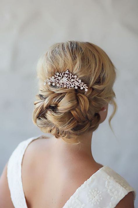 42 Gorgeous Wedding Hairstyles---eleagnt low bun updo wedding hairstyles with peral Pearl Hair Clips Loose Wedding Hair, Prom Hair Updo, Wedding Hairstyles Bride, Vintage Wedding Hair, Simple Wedding Hairstyles, Bridal Hair Updo, Vintage Hair Combs, Best Wedding Hairstyles, Bridal Hairstyle