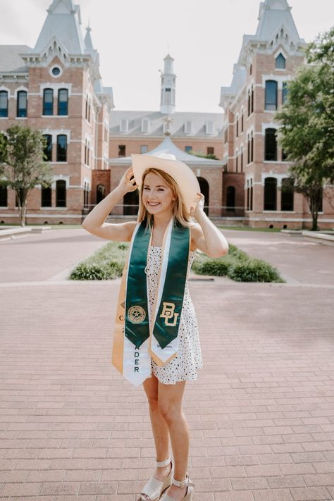 Cowboy Boots Graduation Pictures, Baylor Graduation Pictures, Baylor Graduation, Western College, Grad Shoot, Grad Pic, College Graduation Pictures, Graduation Photography Poses, Graduation Picture