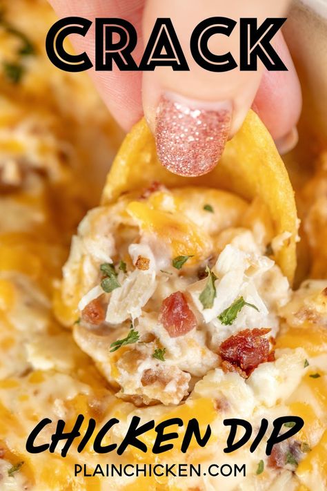 Warm Crack Chicken Dip - cheesy baked dip loaded with chicken, cheddar, bacon and ranch dip - this stuff is SO addicting! This is always the first thing to go at a party! I could make a meal out of it! Sour cream, cream cheese, cheddar cheese, bacon, chicken, ranch dressing. Serve with Fritos and tortilla chips or celery to keep the dip low-carb and #keto friendly! Can make ahead and refrigerate before baking. #dip #appetizer #lowcarb #chicken #partyfood #tailgating Cheese Bacon Chicken, Baked Dip, Chicken Cheddar, Low Carb Chips, Chicken Dip Recipe, Chicken Ranch, Cheese Cheddar, Bacon Chicken, Chicken Appetizers