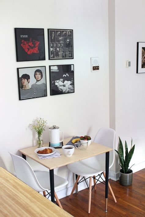 Table Nook, Space Breakfast, Tiny Apartment Living, Breakfast Nook Table, Nook Table, Small Kitchen Tables, Apartment Dining, 1st Apartment, Decor Studio