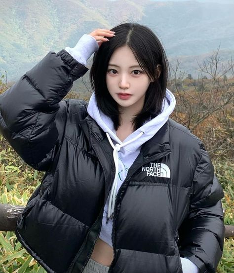 Face Puffiness, Puffy Jacket Outfit, Girls Puffer Jacket, Puffer Jacket Women, Puffy Jacket, Down Coat, North Face Jacket, Jacket Outfits, Down Jacket