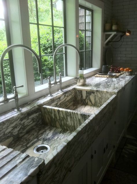 Double Sinks, Marble Sink, Casa Country, Brown Kitchens, Custom Kitchens, Farmhouse Sink Kitchen, Kitchen Marble, Farmhouse Sink, Favorite Kitchen