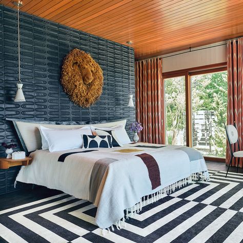 Jonathan Adler Bedroom, Blue Sofas Living Room, Best Bedroom Designs, Bedroom Design Trends, Rug Patterns, Stylish Rugs, Blue Living Room, Jonathan Adler, Modern Room