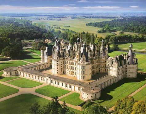 Chateau de Chambord, France Real Castles, Castles Around The World, Chateau Medieval, Castles Of The World, Castle Mansion, French Castles, European Castles, Chateau France, Loire Valley