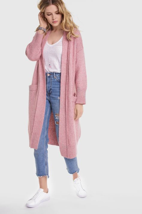 Long Cardigan Pink, Light Pink Cardigan Outfit Work, Long Pink Cardigan Outfit Winter, Long Pink Sweater Outfit, Pink Coatigan Outfit, Light Pink Outfit Ideas Casual, Pink Long Cardigan Outfit, Rose Cardigan Outfit, Pink Cardigan Outfit Winter