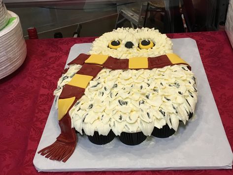 Hedwig Party Ideas, Owl Pull Apart Cupcake Cake, Harry Potter Pull Apart Cupcakes, Harry Potter Cupcake Cake, Harry Potter Birthday Cupcakes, Harry Potter Owl Cake, Harry Potter Cake Ideas Birthdays, Harry Potter Birthday Party Ideas Cake, Harry Potter Cupcakes Ideas